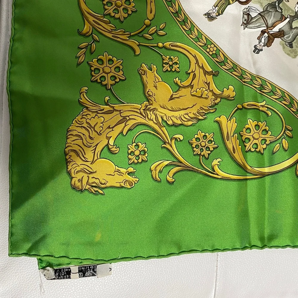 Authentic HERMES "LA PROMENADE DE LONGCHAMPS" Green 100% Silk Scarf - Picture 12 of 13